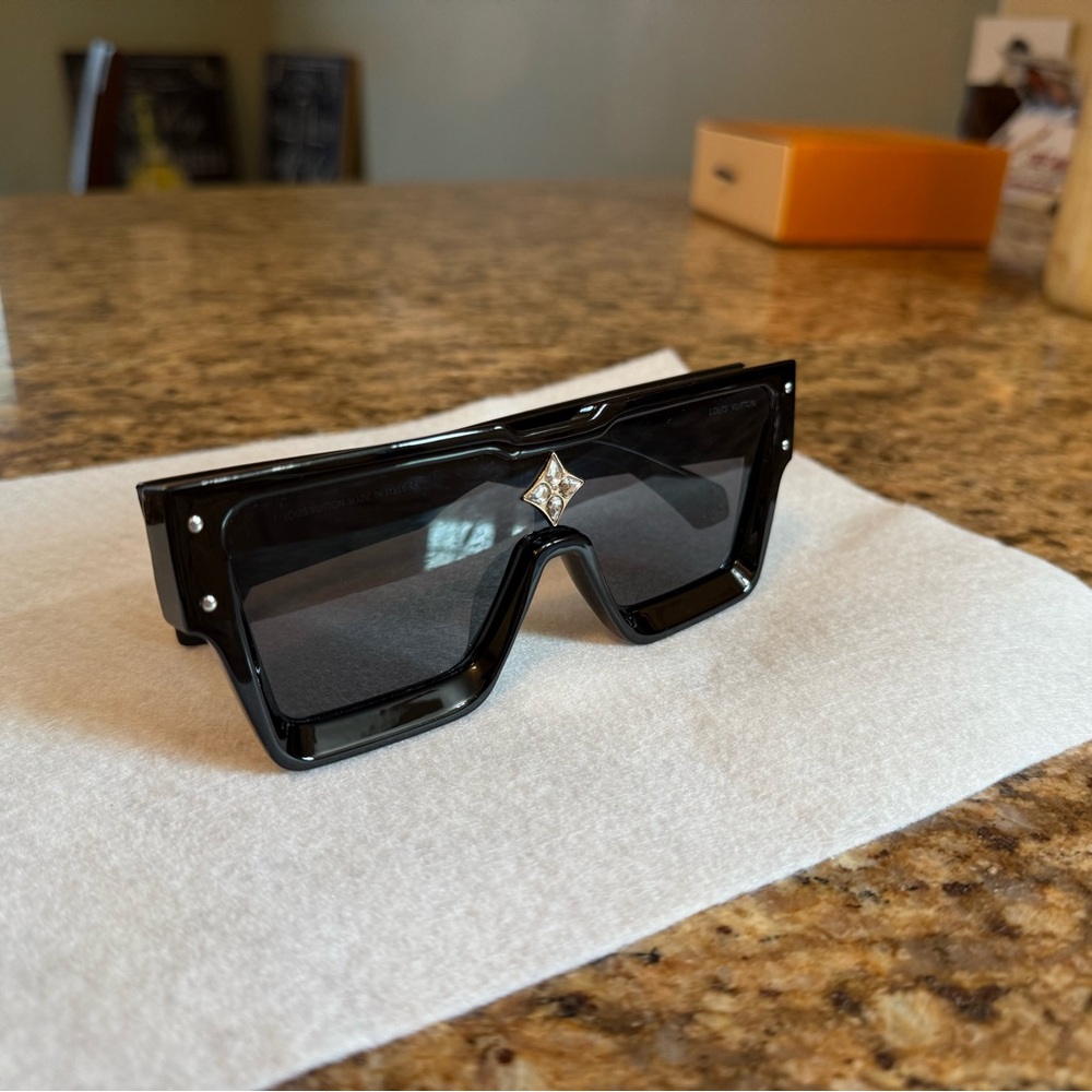 Authentic Louis Vuitton Cyclone Black Sunglasses